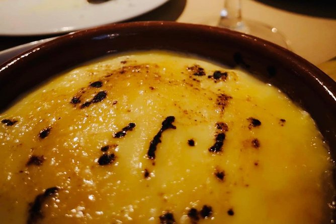 Barcelona Gothic Quarter VIP Tapas & Wine Tour - Carrer d’en Gignàs Stop 3 (Friday to Sunday): Old-School Cellar Bar and Vermouth Energy