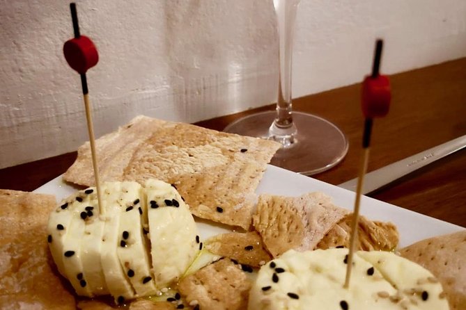 Barcelona Gothic Quarter VIP Tapas & Wine Tour - Friday to Sunday: Muralla Romana Remnants and Catedral del Mar