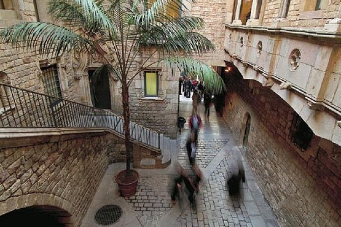 Barcelona Gothic Quarter Walking Tour - Plaça del Rei and the Palatine chapel of Santa Agata