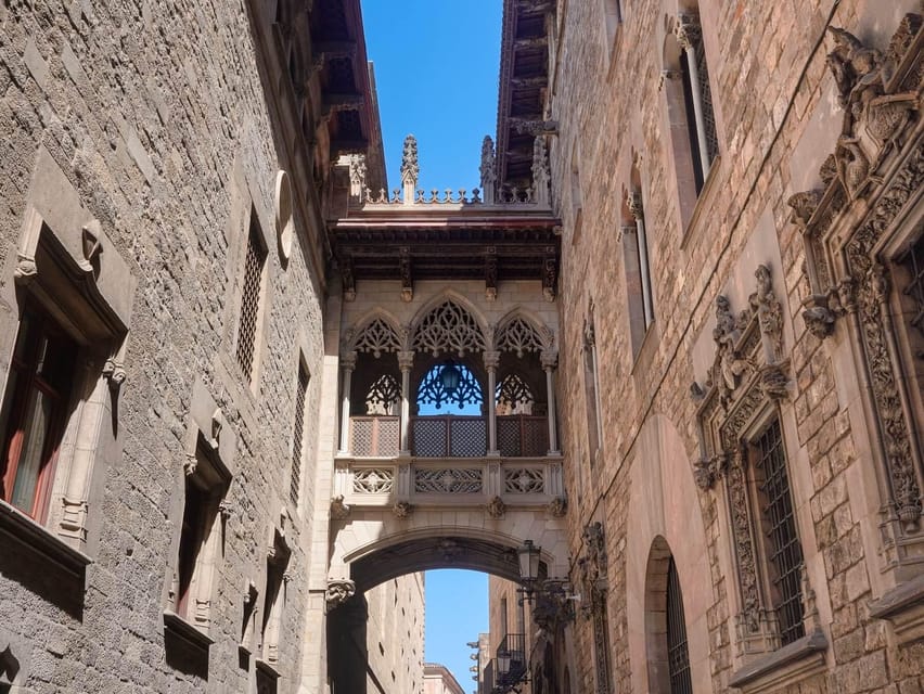 Barcelona: Gothic Quarter Walking Tour w/ Montjuïc Cable Car - Should You Book This Barcelona Gothic Quarter + Montjuïc Cable Car Tour?