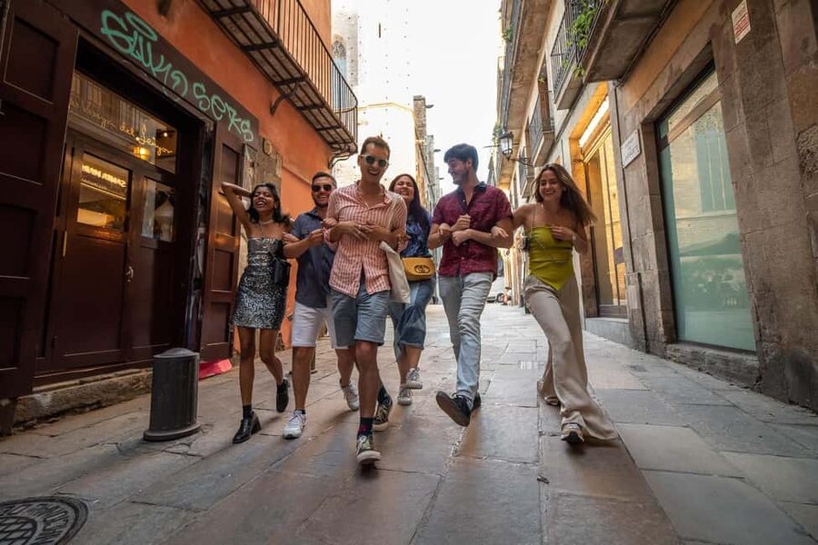 Barcelona: Gothic Quarter Walking Tour with 10+ Attractions - Why a 2-hour Gothic Quarter walk is such a smart way to start