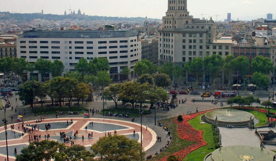 Barcelona: Gothic Quarter Walking Tour with Optional Tapas - Gothic Quarter Streets and the Ramblas Connection