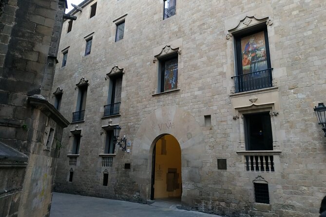 Barcelona Gothic Quarter Walking Tour with Tapas - Barcelona Cathedral Stop, What You See for Free and What Costs Extra