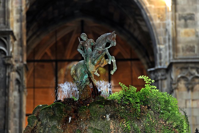 Barcelona: Gothic Quarter Walking Tour - Meeting at Plaça de Catalunya, then dropping into medieval mood