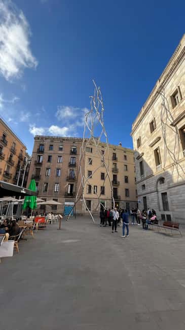 Barcelona Gothic WalkingTour: Roman Walls & Hidden Courtyard - Church of Saint Philip Neri and the Spanish Civil War scars