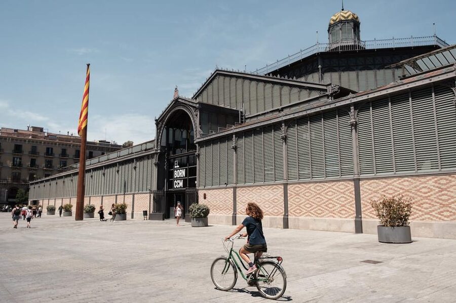 Barcelona: Guided Bike or E-Bike City Tour - Start in Plaça Reial, then get lost on purpose