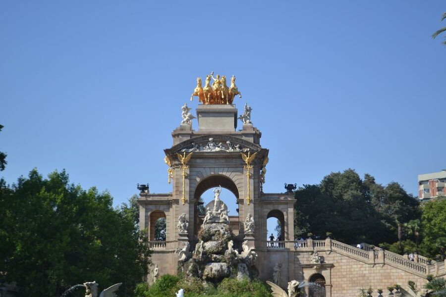 Barcelona: Guided Bike or E-Bike City Tour - Sagrada Família, Gaudí’s unfinished masterwork, with time for photos