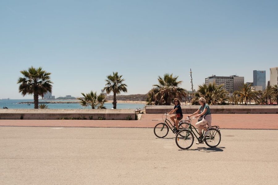 Barcelona: Guided Bike or E-Bike City Tour - El Born finish and Santa Maria del Mar, Catalan Gothic with maritime soul