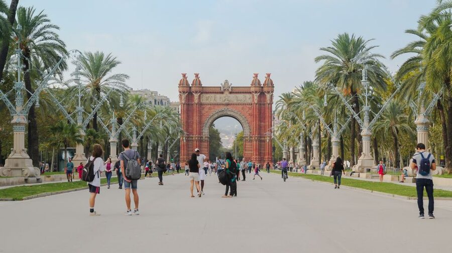 Barcelona: Guided Bike or E-Bike City Tour - Price and value: why this $34, 3-hour tour tends to work
