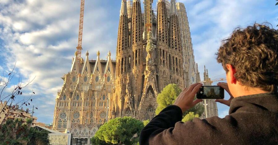 Barcelona: Guided Bike or E-Bike City Tour - Gothic Quarter lanes, Plaça del Rei, and the feel of medieval Barcelona