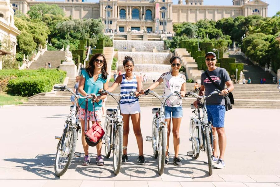 Barcelona: Guided Highlights Bike or eBike Tour (3 Hours) - Key highlights worth putting on your map