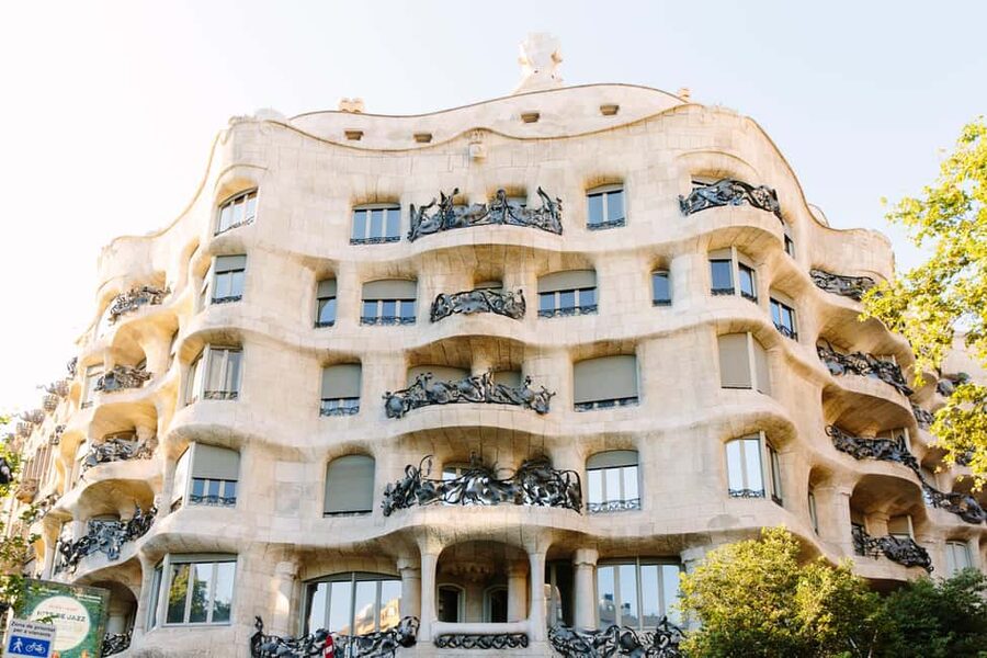 Barcelona: Guided Highlights Bike or eBike Tour (3 Hours) - Gothic Quarter vibes: Barcelona Catedral and Palau de la Música