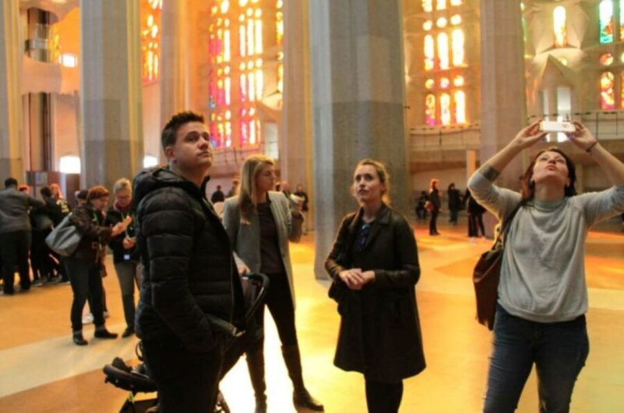 Barcelona: Guided Sagrada Familia Tour & Skip-The-Line Entry - Timing, pace, and what you might feel during the 2 hours