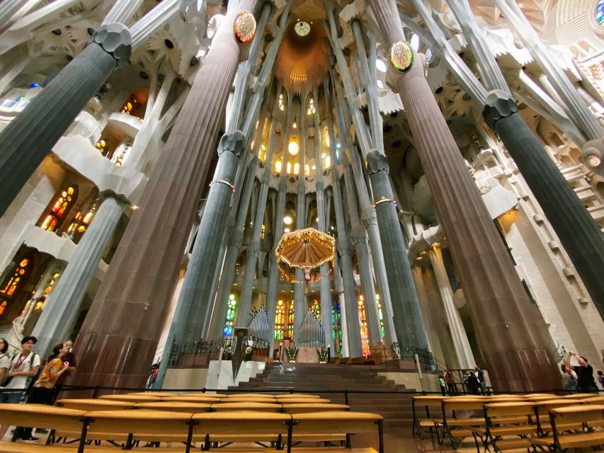 Barcelona: Guided Tour of Sagrada Familia - Dress rules and what to plan for inside