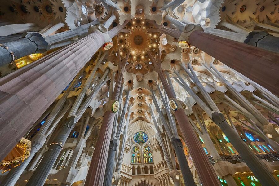 Barcelona: Guided Tour of Sagrada Familia - Getting there: finding your guide without stress