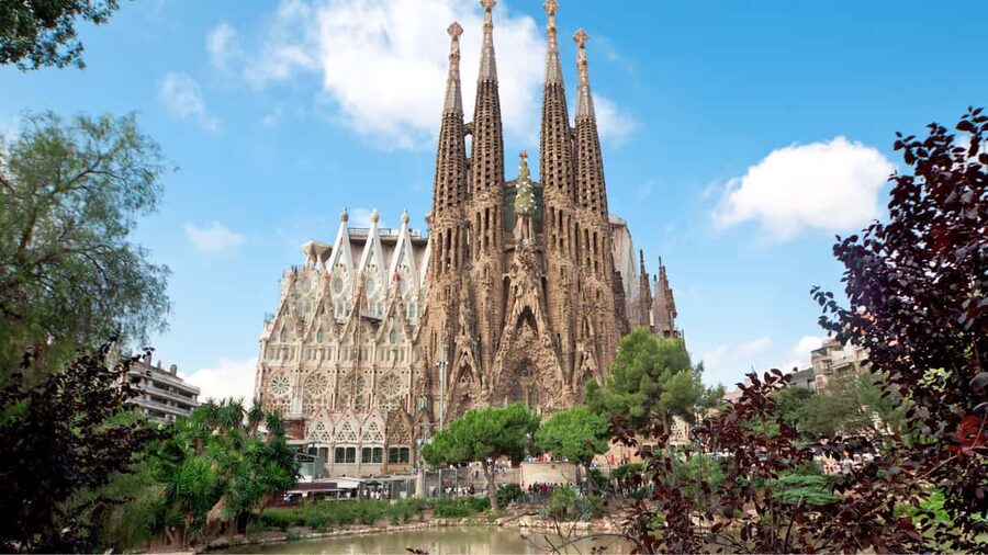 Barcelona: Guided tour of the Sagrada Familia - Key highlights to look for