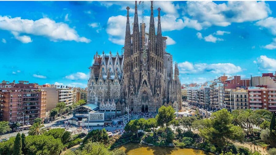 Barcelona: Guided tour of the Sagrada Familia - Arriving by the Nativity doors, and why your meeting point matters