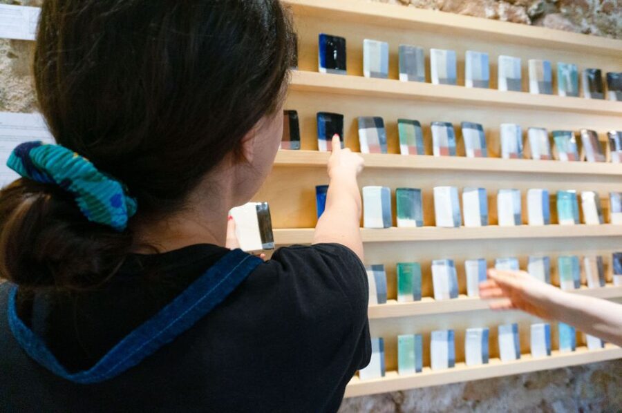 Barcelona: Handmade Ceramic Tiles Workshop - Your 2-hour ceramics class: small group pace and bilingual support