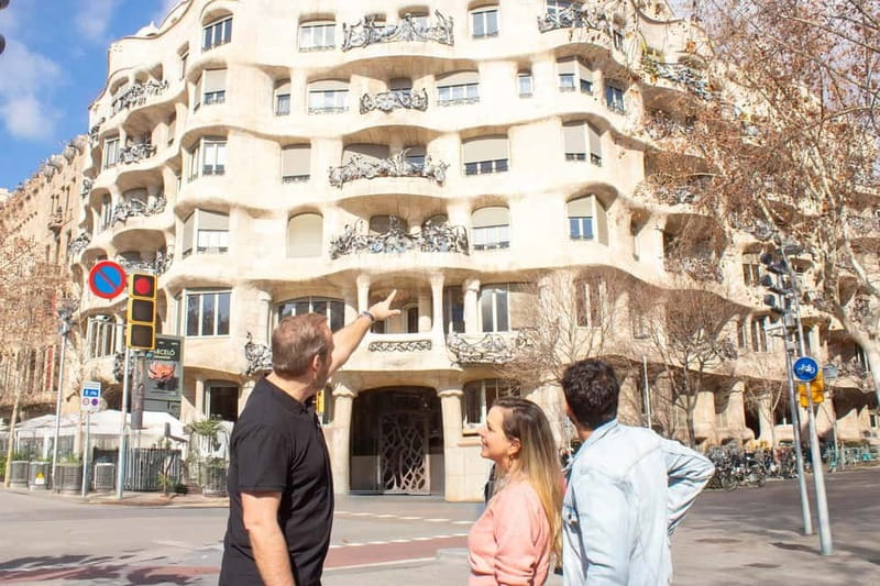 Barcelona: Helicopter, Boat Ride & Old Town Private Tour - Who this tour is for, and who should consider a different plan