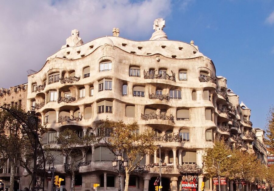 Barcelona: Helicopter, Boat Ride & Old Town Private Tour - Port Vell boat transfer to the heliport: your first real view of the harbor