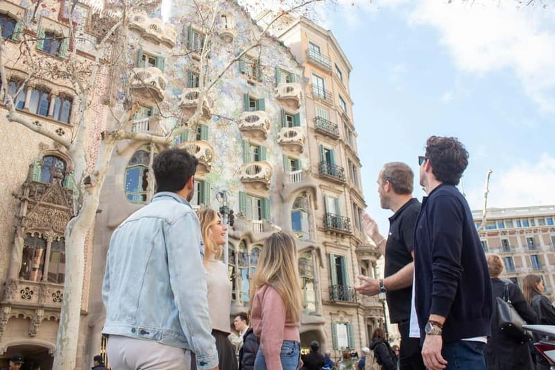 Barcelona: Helicopter, Boat Ride & Old Town Private Tour - Walk-to-helicopter ending at Paseo de Colón