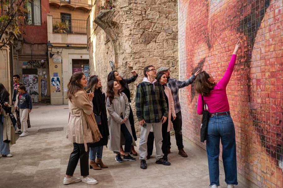 Barcelona: Hidden Gems Walking Tour Including 10+ Sights - Meeting Point and Pace: What to Expect Before You Start