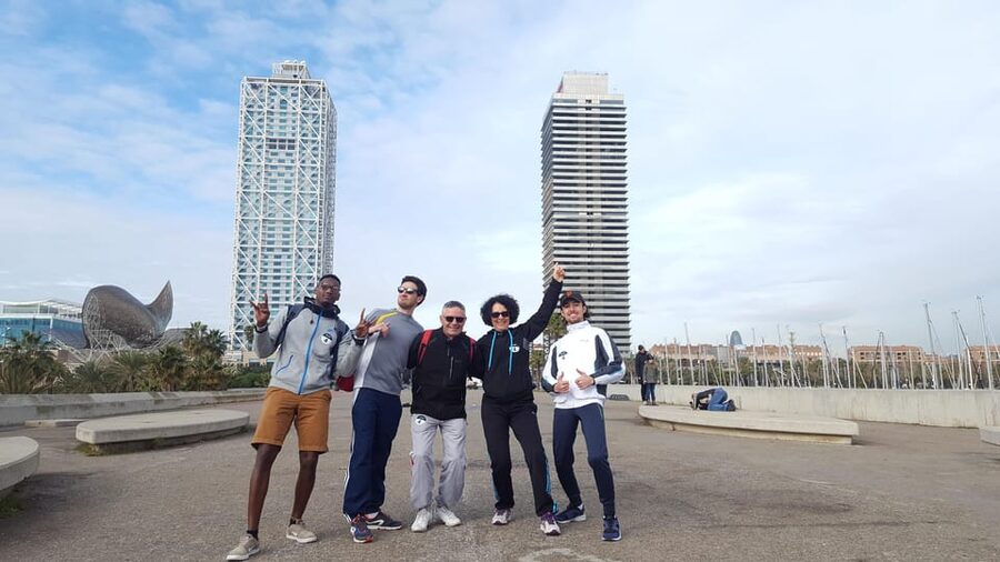 Barcelona Highlights Bike Tour - Small group time with Oscar: why the guide quality is the real value