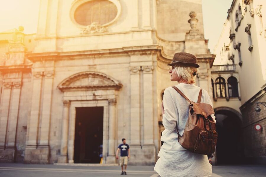 Barcelona: Highlights & Gems Private Tour with Tapa & Drink - Gothic Quarter highlights: Roman Walls, Cathedral area, and Sant Felip Neri