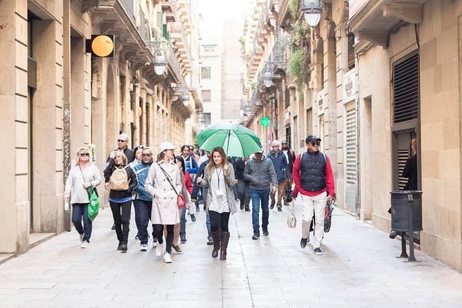 Barcelona Highlights Guided Tour with Monjuic Cable Car - El Born to Gothic Quarter walk: what the guide format gives you
