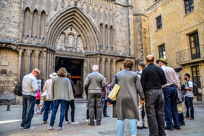 Barcelona Highlights Guided Tour with Monjuic Cable Car - Montjuïc cable car ride: why it’s the star, and what can stop it