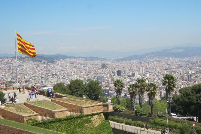Barcelona Highlights Guided Tour with Monjuic Cable Car - Pace, group size, and walking stamina: what to prepare for