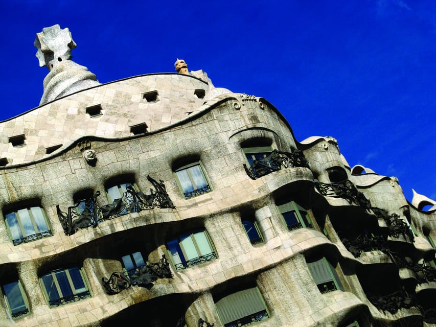 Barcelona Highlights Half Day Small Group Tour - Montjuïc Hill Views and a Quick MNAC Stop