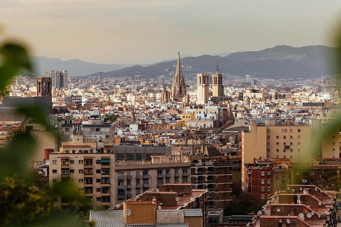 Barcelona Highlights & Hidden Gems Private Tour - Walking Pace, 3 Hours, and What to Wear