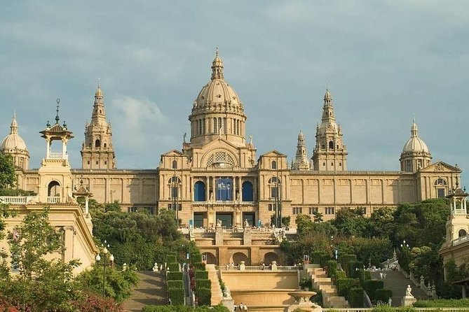 Barcelona Highlights Private Guided Tour - Stop 2: Passeig de Gràcia, the Block of Discord, and the boutique boulevard vibe