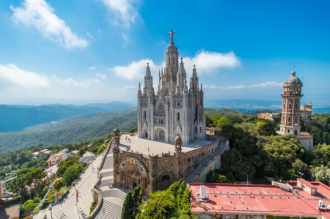 Barcelona Highlights Private Guided Tour with Hotel Pick-up - Your route, explained like a local friend would