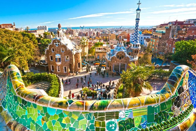 Barcelona Highlights Private Guided Tour with Hotel Pick-up - How the guide and driver shape the whole experience