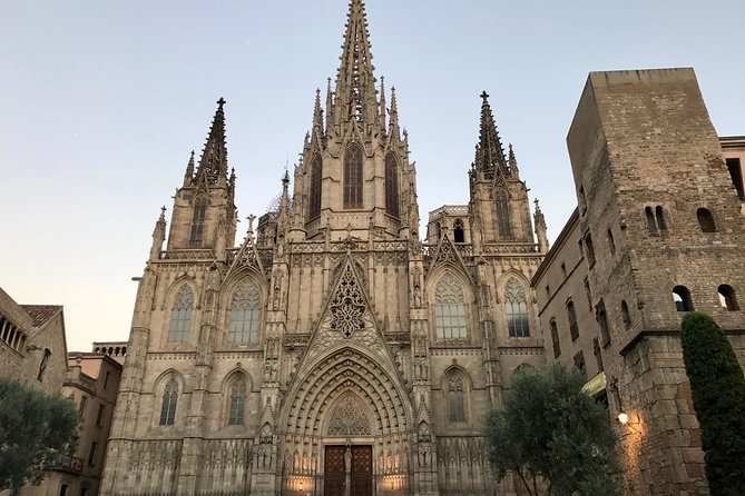 Barcelona Highlights Private Tour in a chauffeured Mercedes-Benz - Pickup and Route Flow, So You Do Not Burn the Day