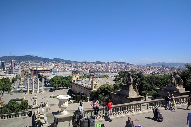 Barcelona Highlights Private Tour in a chauffeured Mercedes-Benz - Barri Gòtic Walking Time and Barcelona Cathedral Exterior