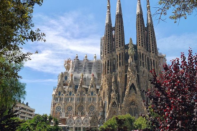 Barcelona Highlights Private Tour with Driver and Official Guide - Private van plus official guide: why this feels easier than DIY