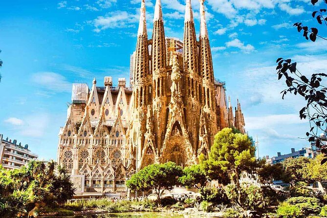 Barcelona Highlights Private Tour with Port or Hotel Transfers - How the 4-hour route feels in real life