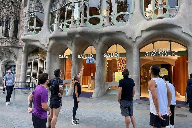 Barcelona Highlights Running Tour - Barri Gòtic at running speed: Plaça Reial and the Cathedral area