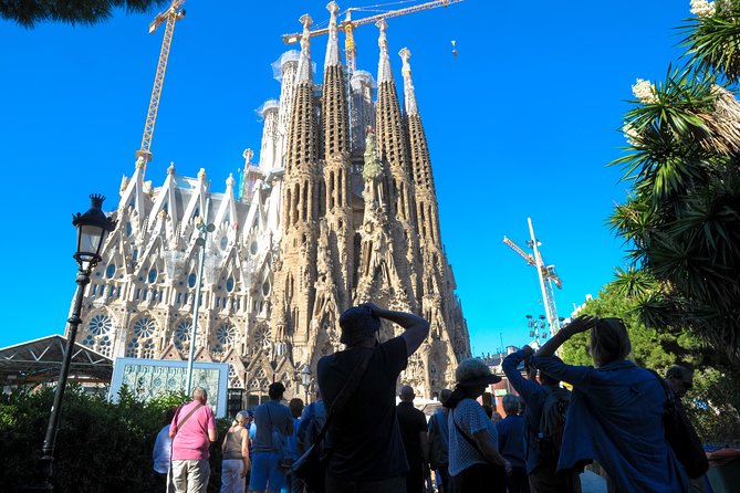 Barcelona Highlights & Sagrada Familia Tour: Priority Access - Key things to know before you go