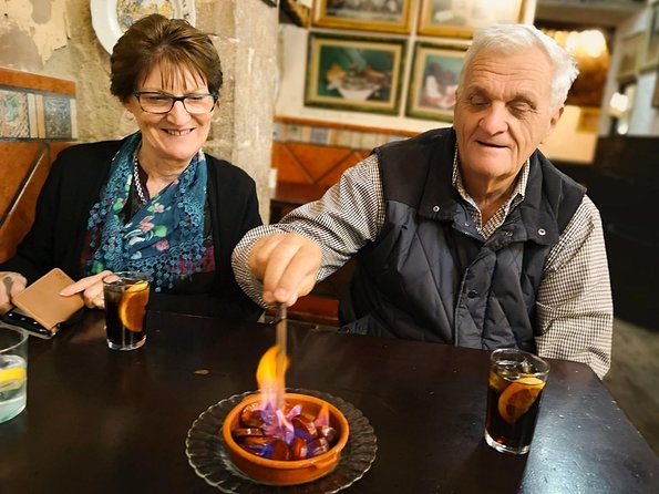 Barcelona Highlights & Secrets Private Tour with Tapa & Drink - Barri Gòtic essentials: Portaferrissa and the Gothic Quarter flow