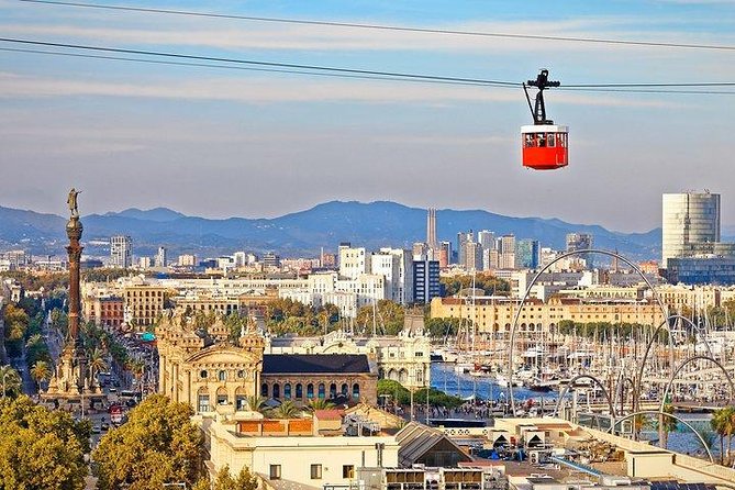 Barcelona Highlights & Secrets Private Tour with Tapa & Drink - Barcelona Cathedral and its cloister area, a medieval stop you can build on