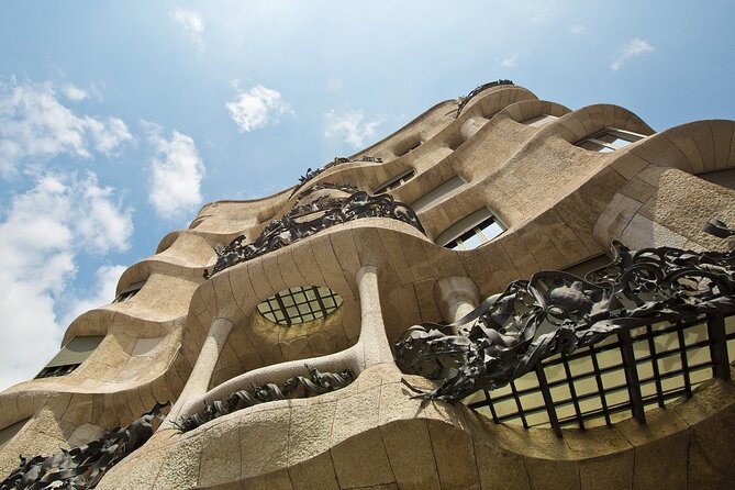 Barcelona Highlights Small Group Tour with Hotel Pick Up - Passeig de Gràcia: modernist architecture without the day-long lines