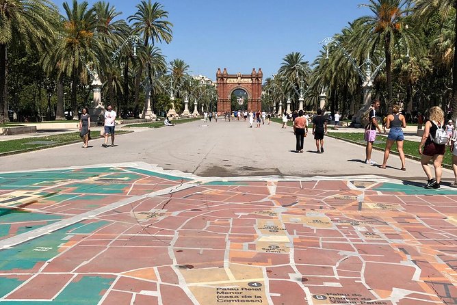 Barcelona Highlights Walking Tour - A 2 to 3 hour route that actually helps you read Barcelona