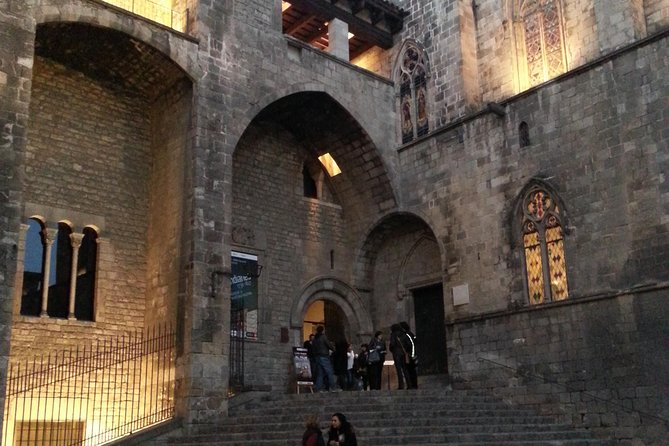 Barcelona Highlights with a Local Friend - Barri Gòtic and Barcelona Cathedral: learning the layers without the stress