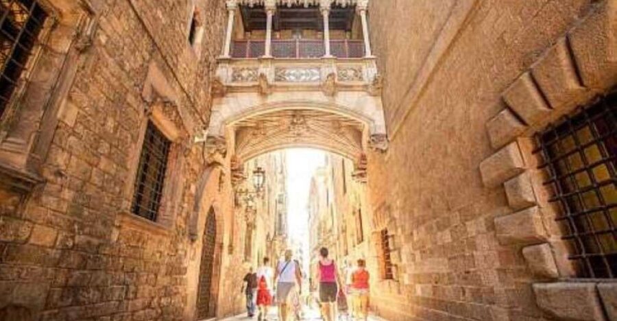 Barcelona Historic Guided Tour - How the guide makes medieval architecture feel real