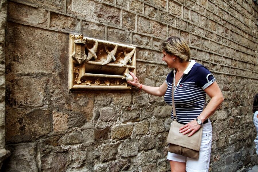 Barcelona Historical 3-Hour Bike Tour - Sagrada Familia and the Gaudi trio: street-level art you can actually connect