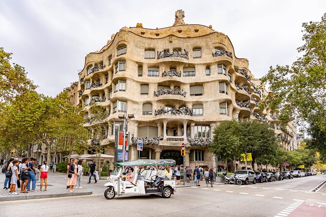 Barcelona Historical Tour with Local Guide in Eco Tuk Tuk Private - Passeig de Gràcia’s “art of living” stops: Casa Batlló and more